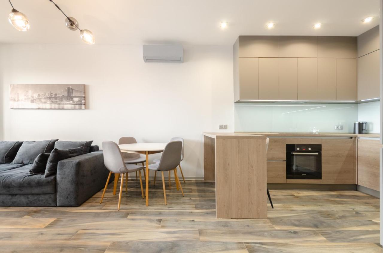 Petrovdom Apartment 77-94-59 In Rc Tetris Hall, Dilova Street 1-2 Kyiv Exterior photo